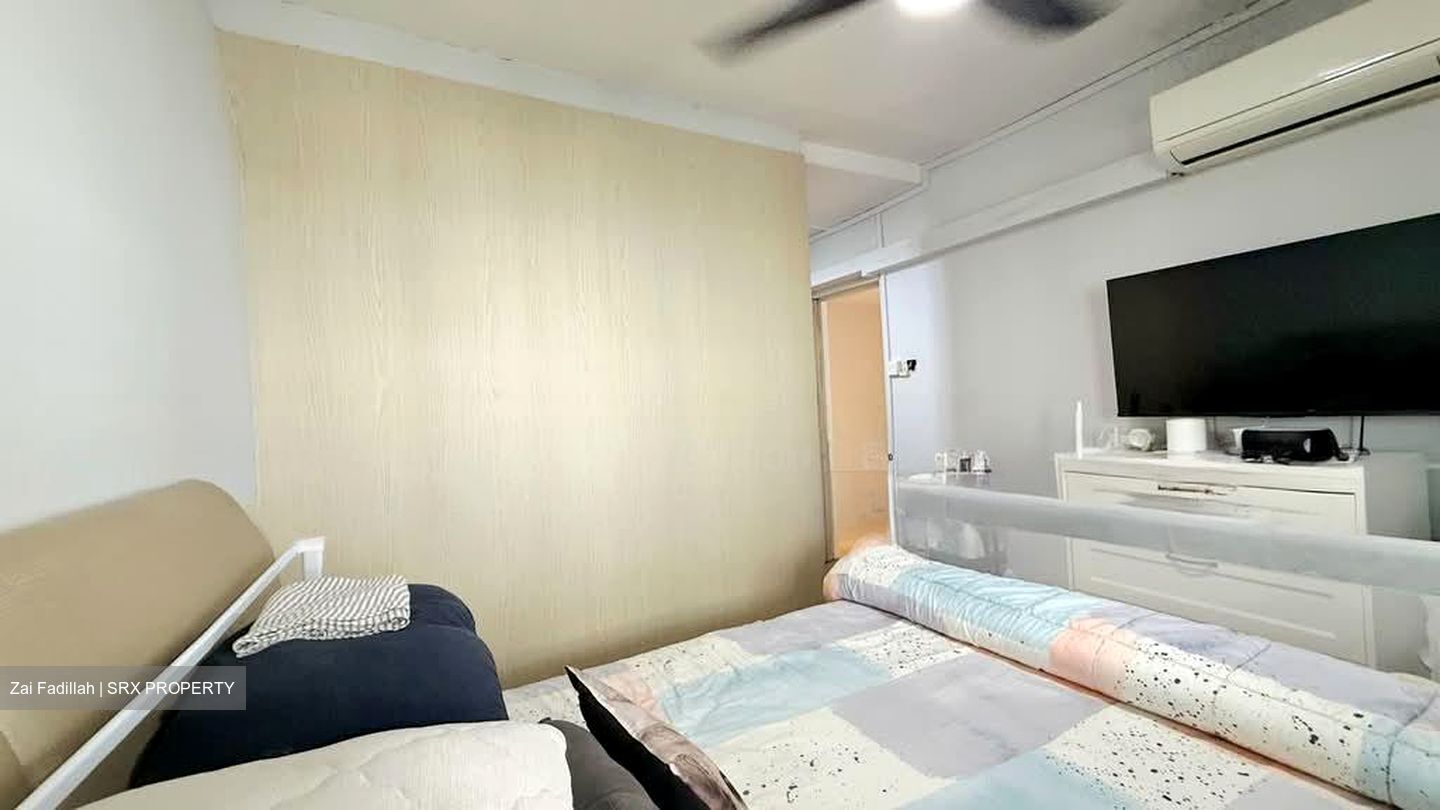 Blk 547 Jurong West Street 42 (Jurong West), HDB Executive #559383521